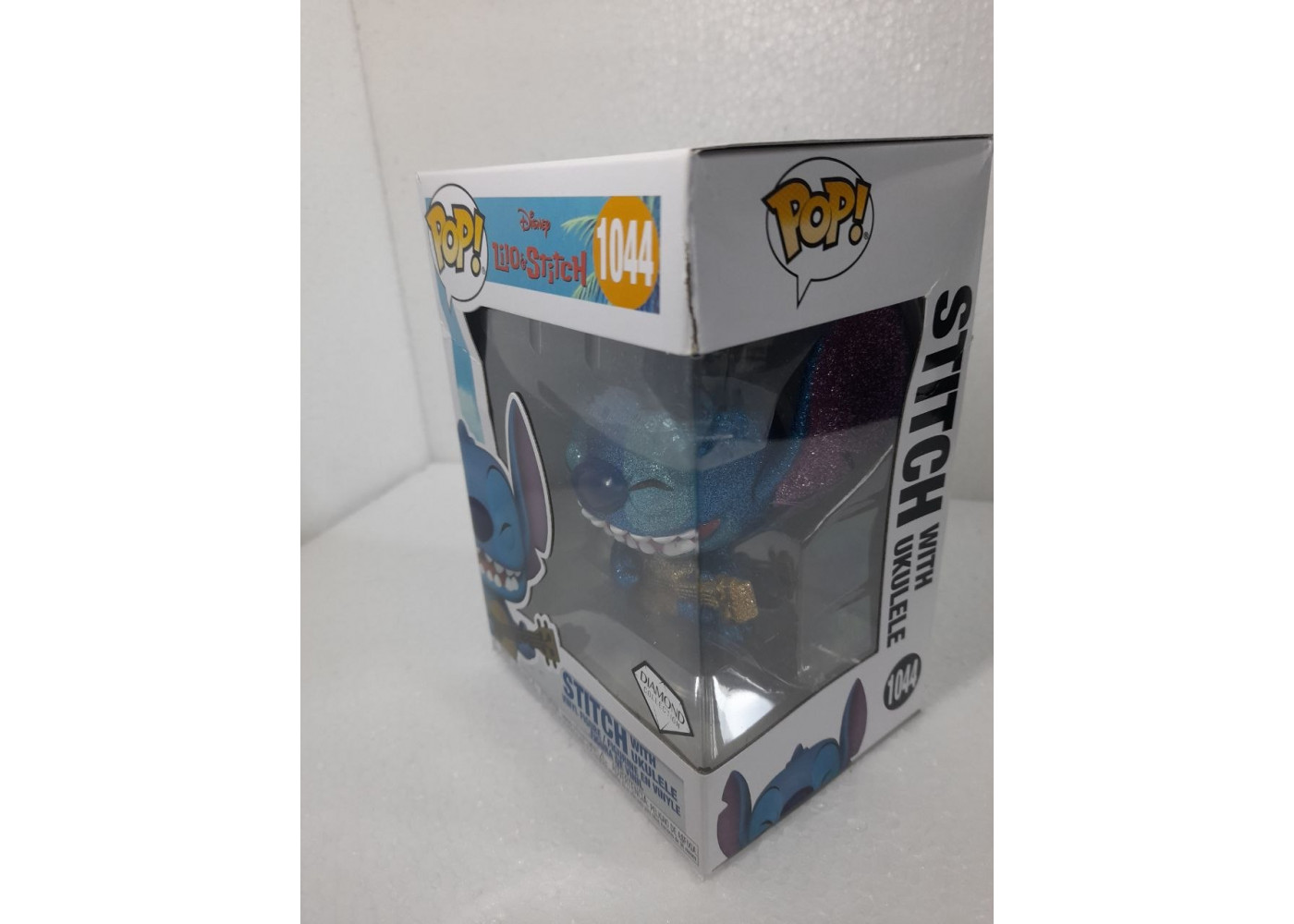Фігурка Фанко Стіч у Блискітках (Уцінка) №1044 Lilo and Stitch with Ukulele Diamond Collection Funko B57488