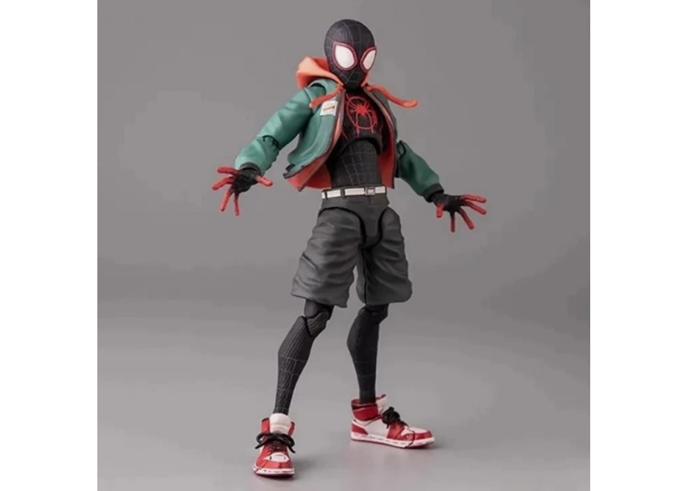Фигурка Майлз Моралес (Уценка) Человек-Паук с Аксессуарами Spider-Man Miles Morales Marvel B360822