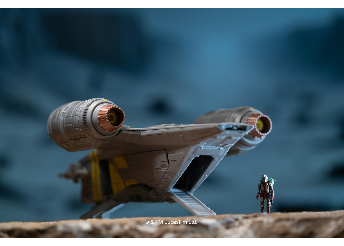 Космічний Корабель 20 см з Мандалорцем та Грогу Star Wars Micro Galaxy Squadron Razor Crest Jazwares J0567