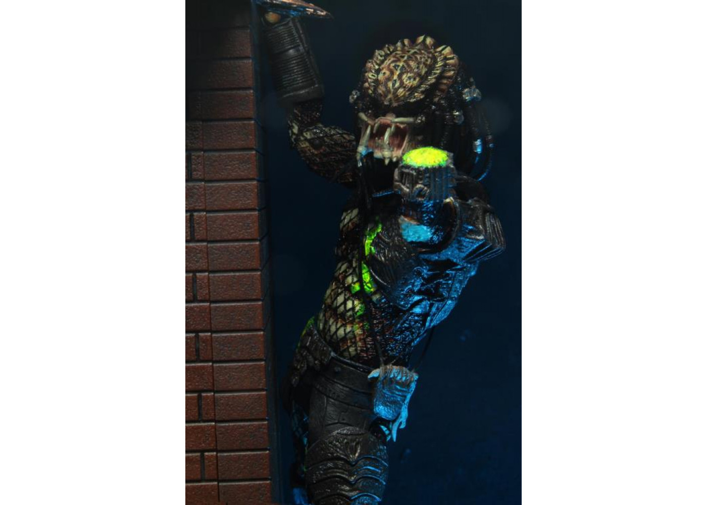 Фигурка Городской охотник с боевыми ранениями Predator 2 Ultimate Battle-Damaged City Hunter Neca 51428