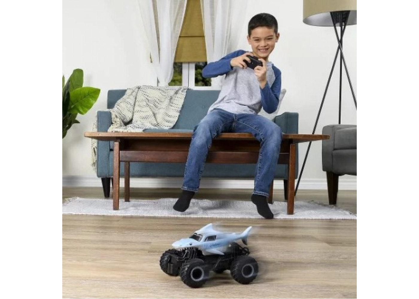 Джип Монстер (Прим'ята Коробка) Джем Мегалодон на Пульті Управління Monster Jam Megalodon Spin Master B6044952