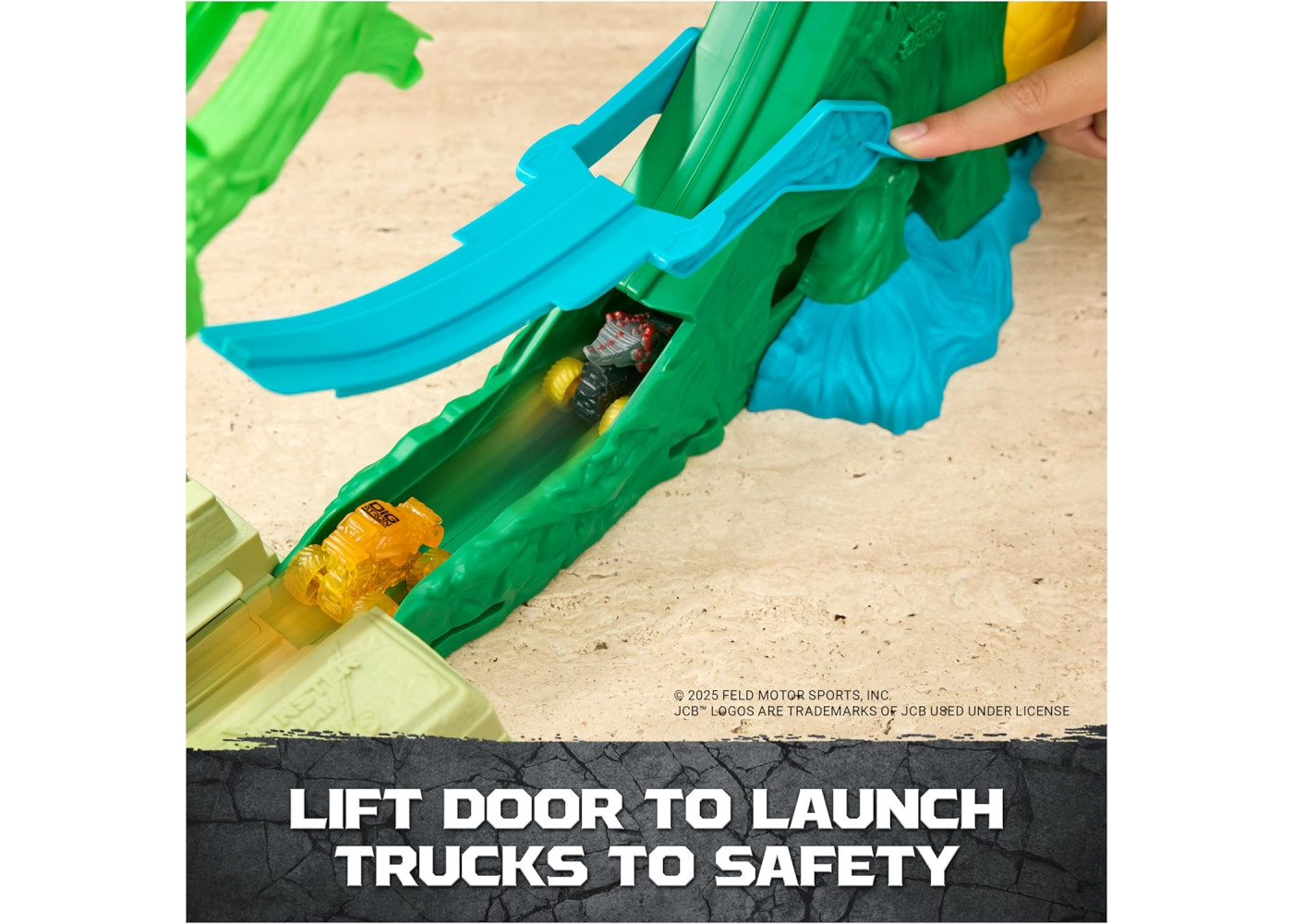 Игровой Набор Монстер Джем 2 Машинки 1:87 и Пусковая Установка Cobra’s Crazy Escape Spin Maste 6075204