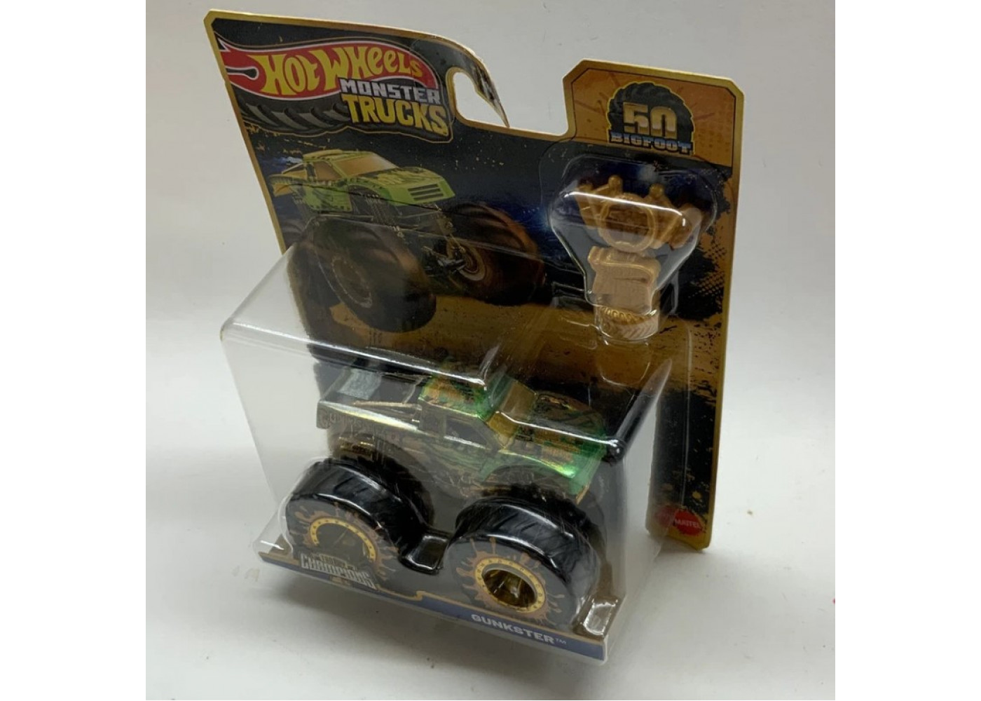 Машинка Хот Вілс Монстр Трак 1:64 Monster Trucks Gunkster 50 Bigfoot Trophy Champions Mattel JDV99