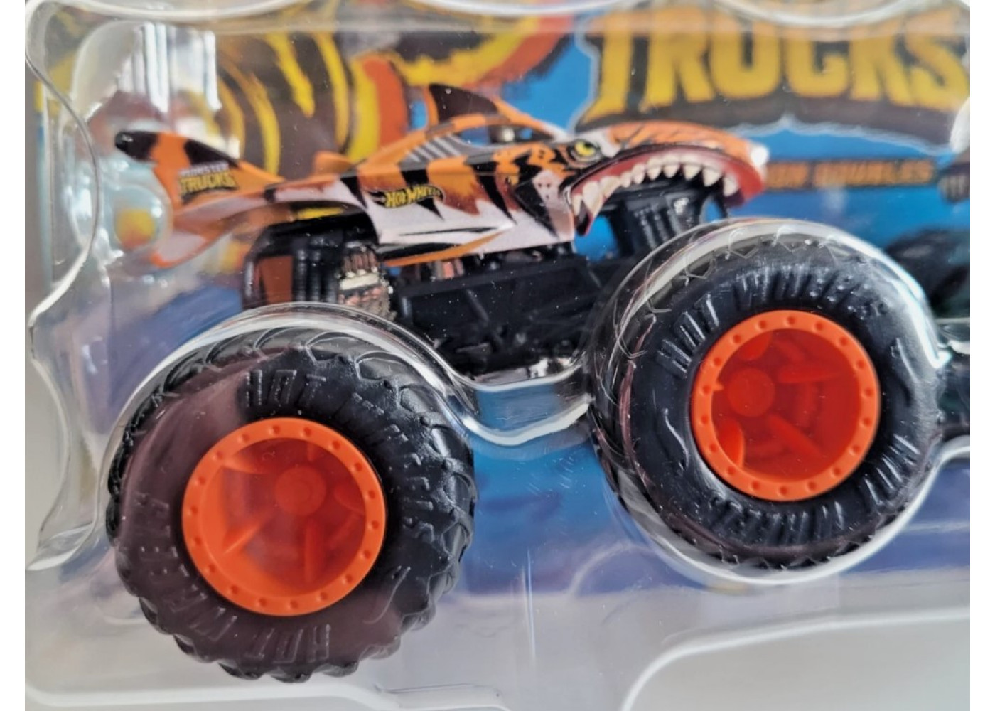 Машинки Хот Вилс Монстр Трак 1:64 Monster Trucks Tiger Shark vs Mega-Wrex Mattel JCC82