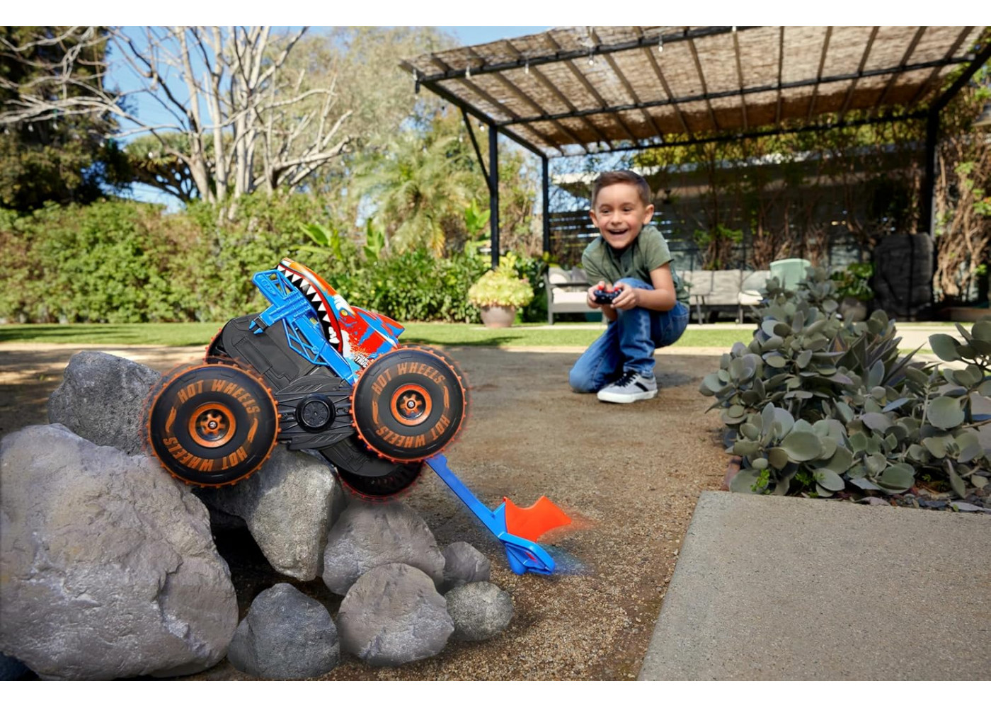 Машинка Радиоуправляемая Хот Вилс Монстр Трак Тигровая акула Monster Trucks RC Tiger Shark Hot Wheels JFR39