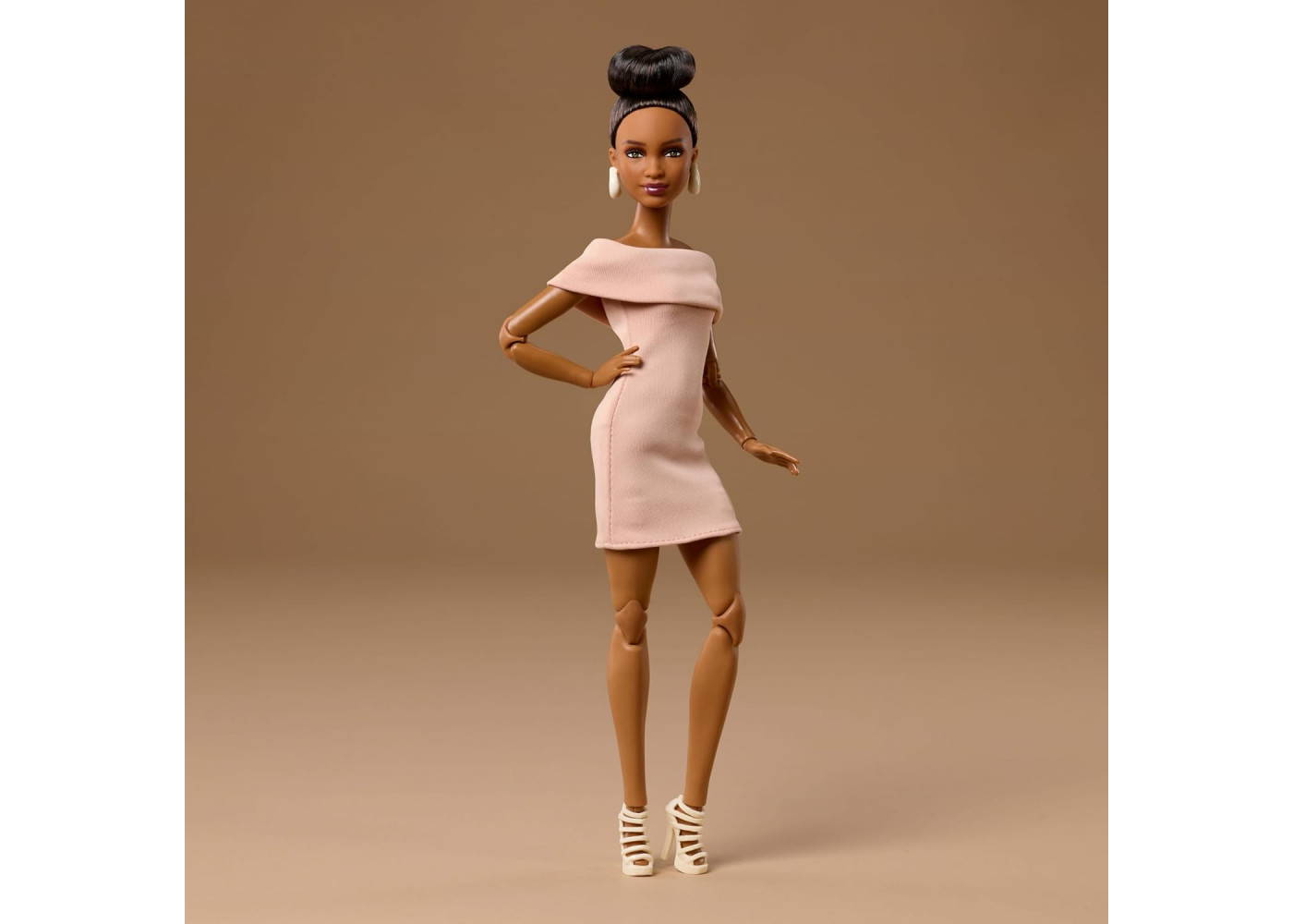 Лялька Барбі Брюнетка Базова Модель 08 Barbie Signature Basics Model 08 with Brunette Hair Mattel JJX27