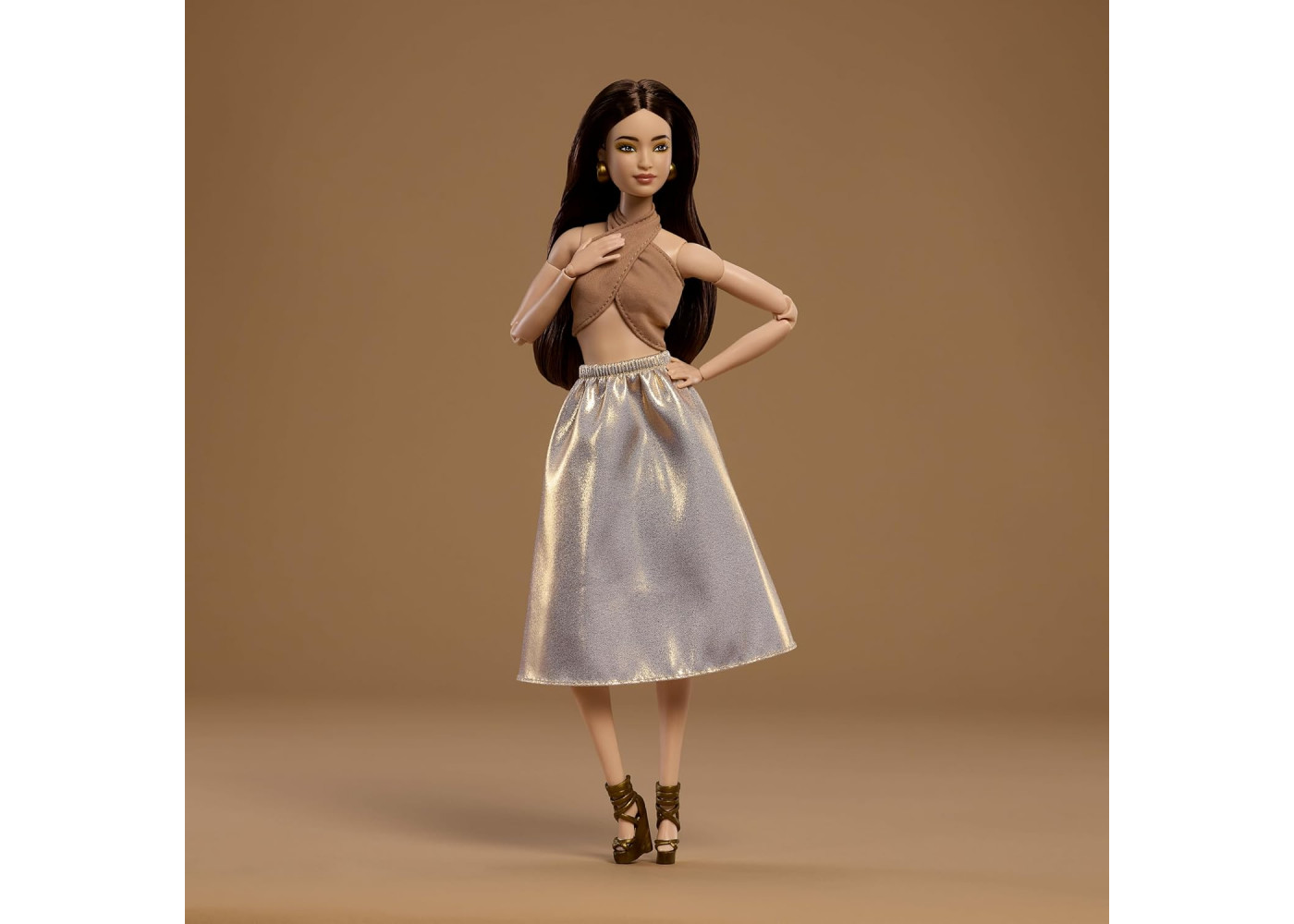 Кукла Барби Брюнетка Базовая Модель 06 Barbie Signature Basics Model 06 with Brunette Hair Mattel JJX25