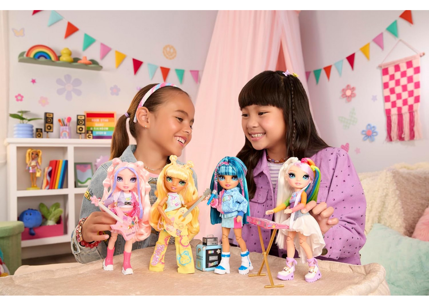 Кукла Реинбоу Хай Белла с Гитарой Рок-группа Rainbow High Jr High Rock Band Bella with Guitar MGA 565659