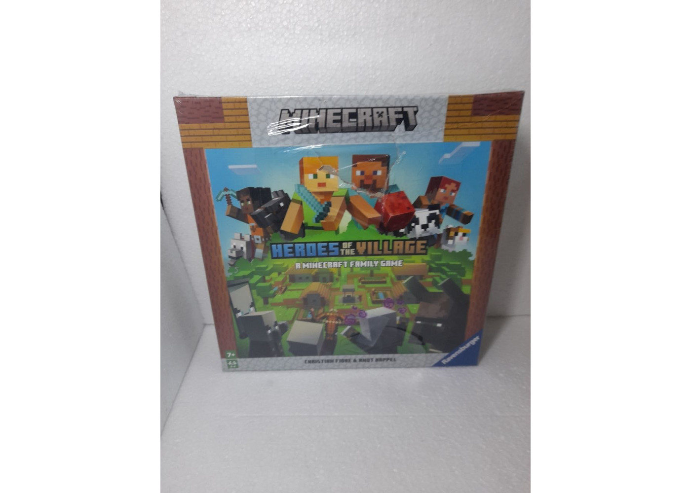 Настольная Игра Майнкрафт (Уценка) Герои Деревни Heroes of the Village Minecraft Ravensburger B20914