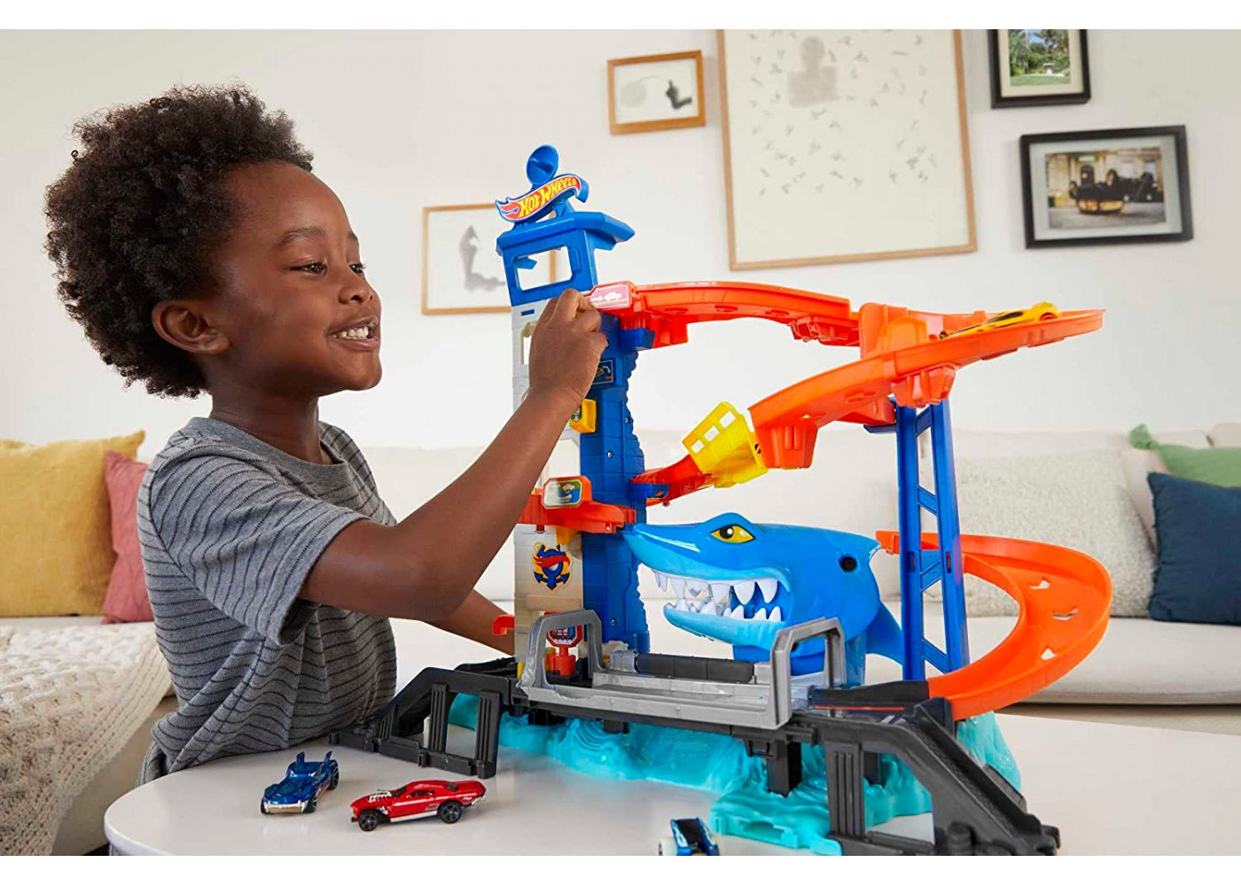 Трек Хот Вилс Сити Побег от Акулы Hot Wheels City Shark Escape Mattel HMF86