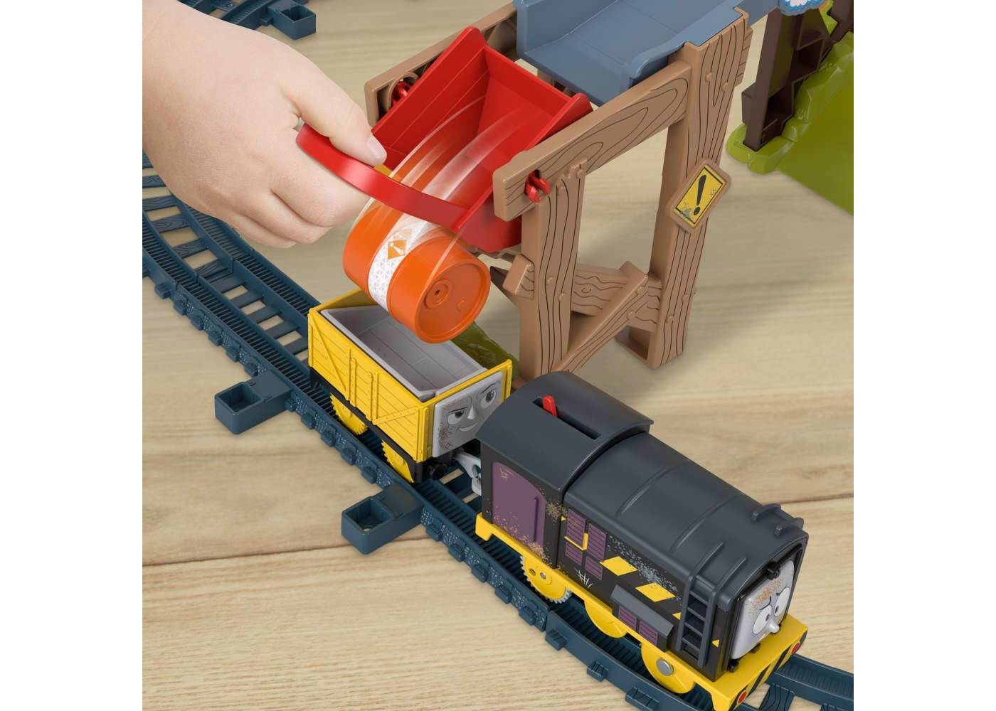 Игровой Набор Паровозик Томас Приключения Дизеля на Строительстве Thomas and Friends Diesel’s Lift Load Fisher-Price JBW20